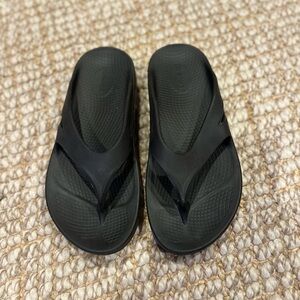 New - Oofas, Black Sandals